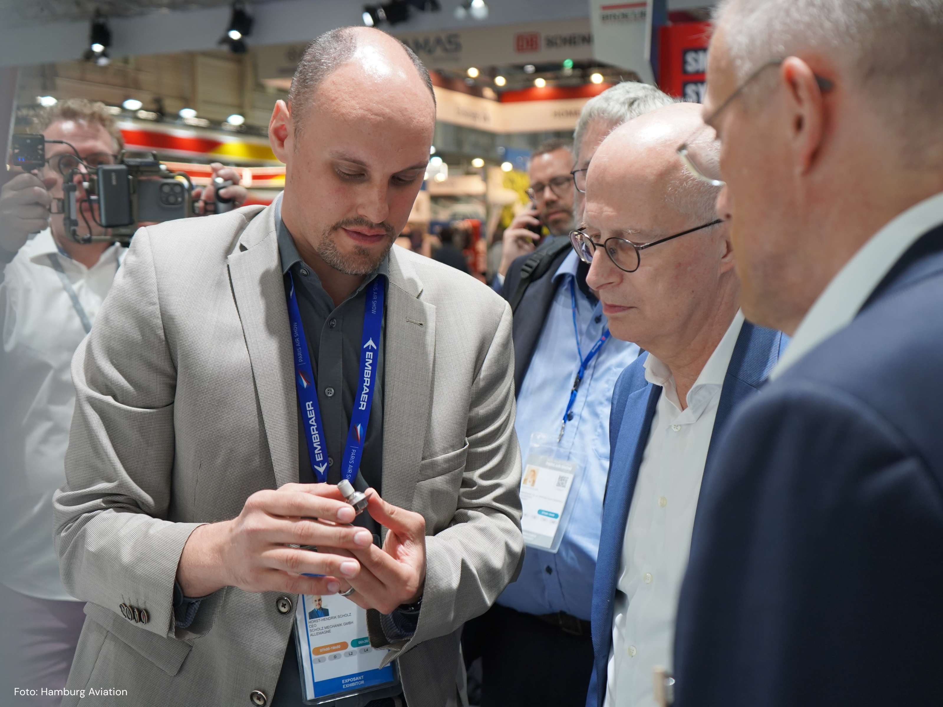 Paris Air Show 2025: Bürgermeister Peter Tschentscher bei SCHOLZ MECHANIK GmbH 