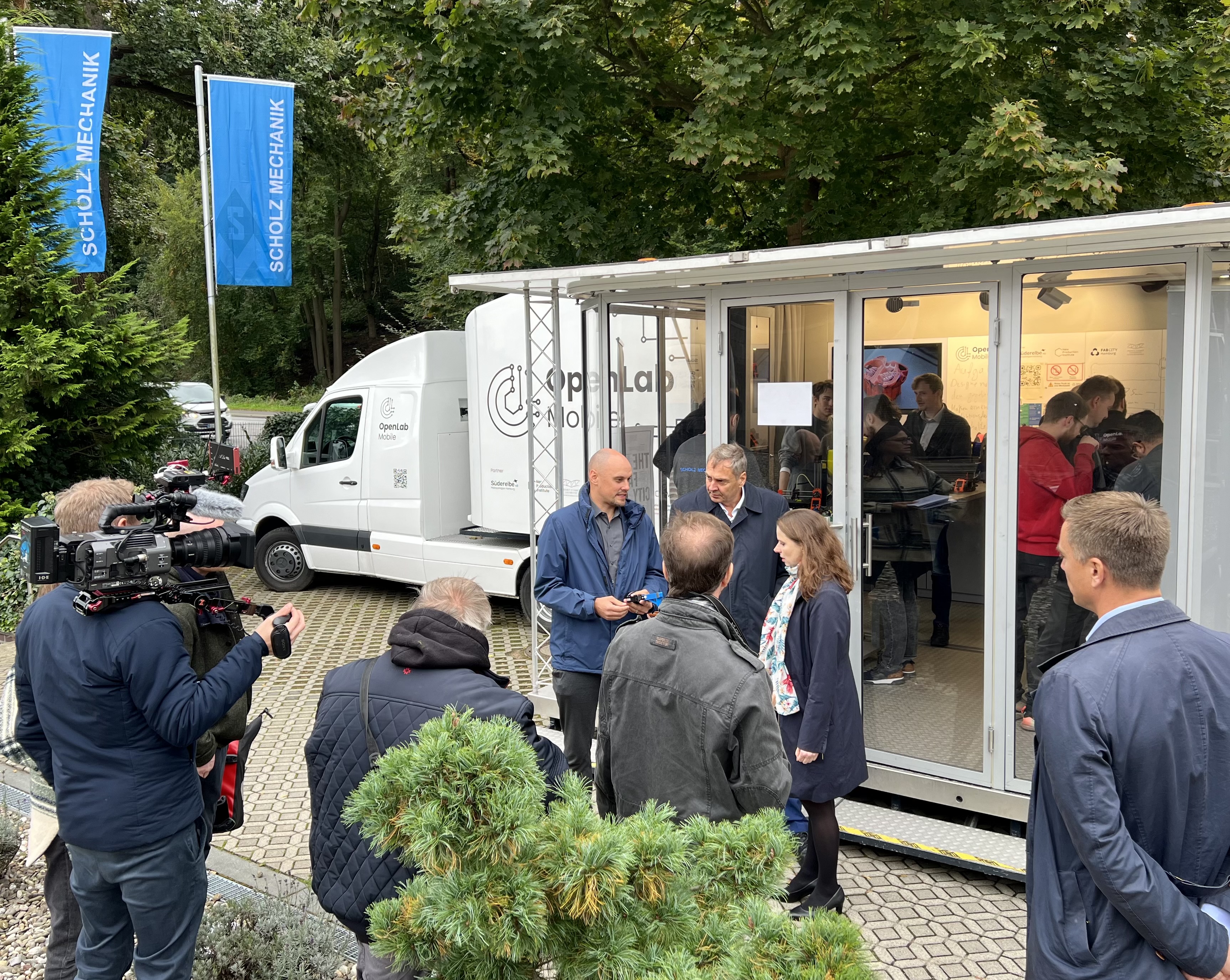 Senatorin Dr. Melanie Leonhard zu Besuch bei SCHOLZ MECHANIK GmbH!